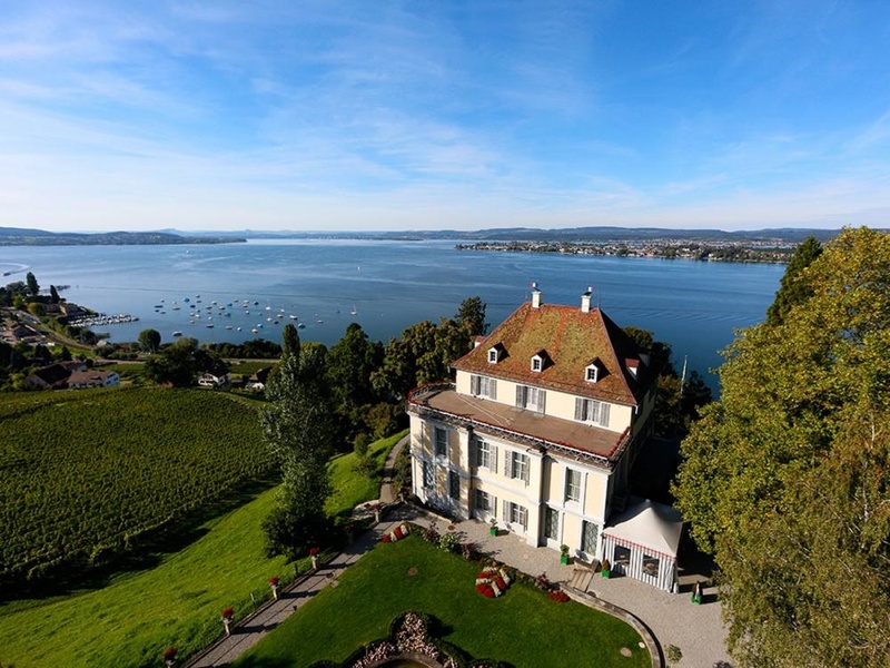 Schloss-Arenenberg_front_large.jpg