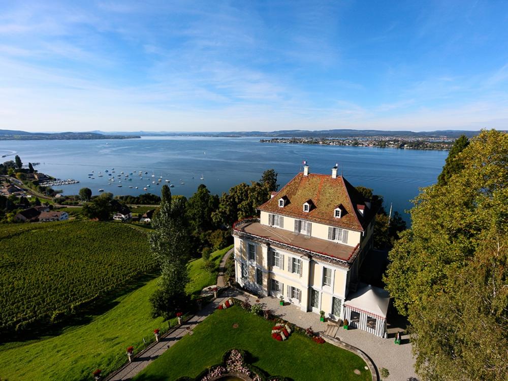 Schloss-Arenenberg_front_large.jpg