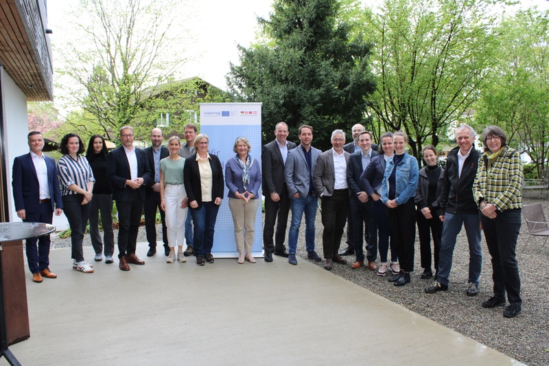 Gruppenfoto vom Lenkungsausschuss im April 2024 in Bregenz. (Foto: Regierungspräsidium Tübingen)