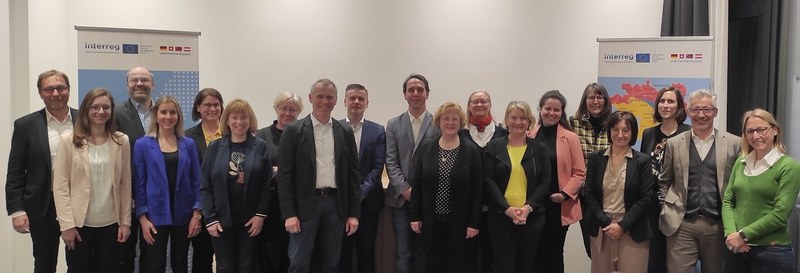 Gruppenfoto vom 2. Lenkungsausschuss am 08. März 2023 in Scheidegg (Copyright: Regierungspräsidium Tübingen)