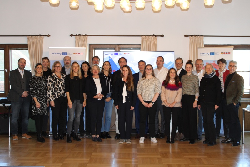 Sitzung des Lenkungsausschusses: Gruppenbild (Foto: Regierungspräsidium Tübingen)