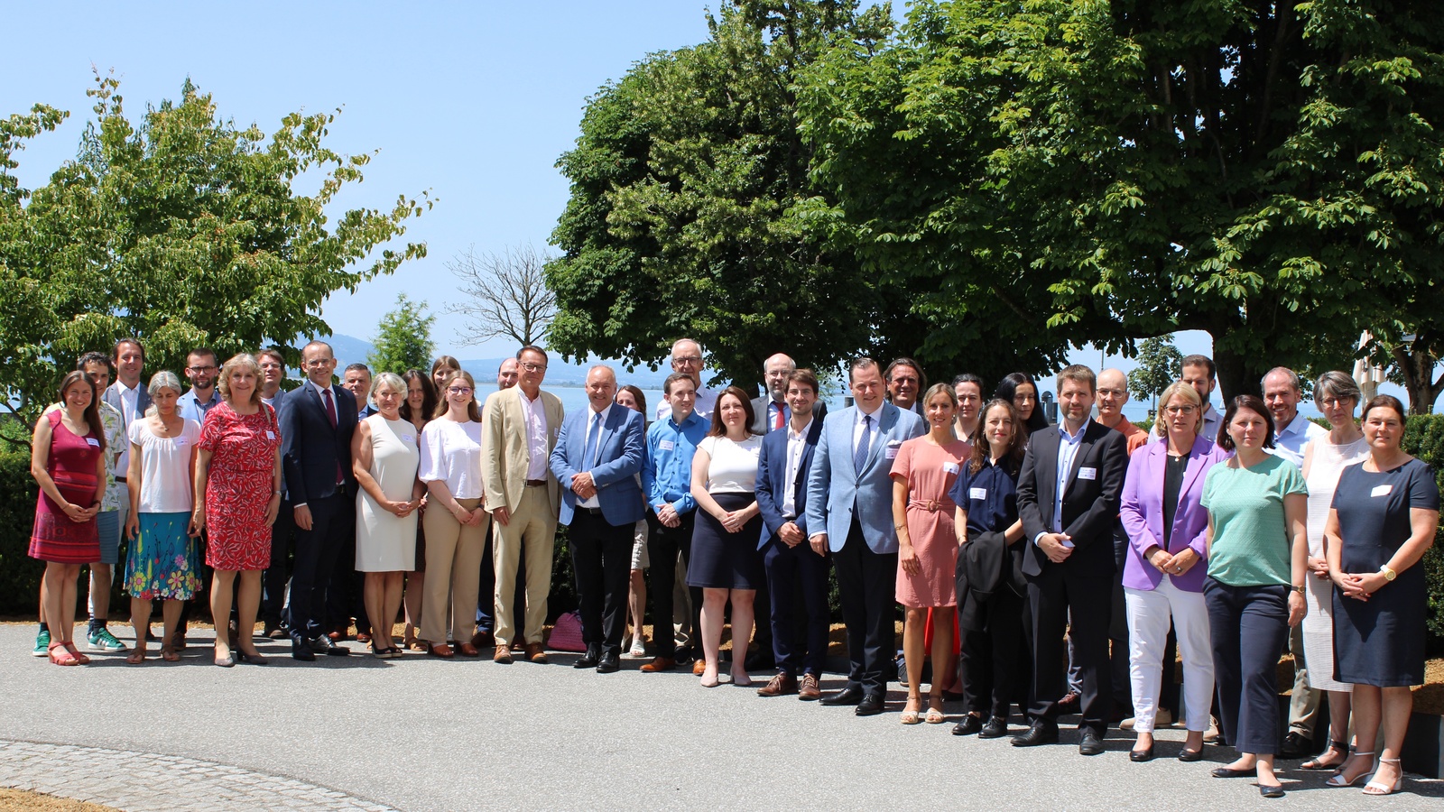 Am 25. Juni 2025 kam der internationale Begleitausschuss des Interreg-Programms Alpenrhein-Bodensee-Hochrhein zu seiner vierten Sitzung in der laufenden Förderperiode in Lochau (Vorarlberg) zusammen. Schwerpunkte der Tagesordnung waren zum einen die Fortschritte in der aktuellen Programmumsetzung und zum anderen erfolgten Präsentationen zweier laufenden Projekte. (veröffentlicht: 10.07.25)